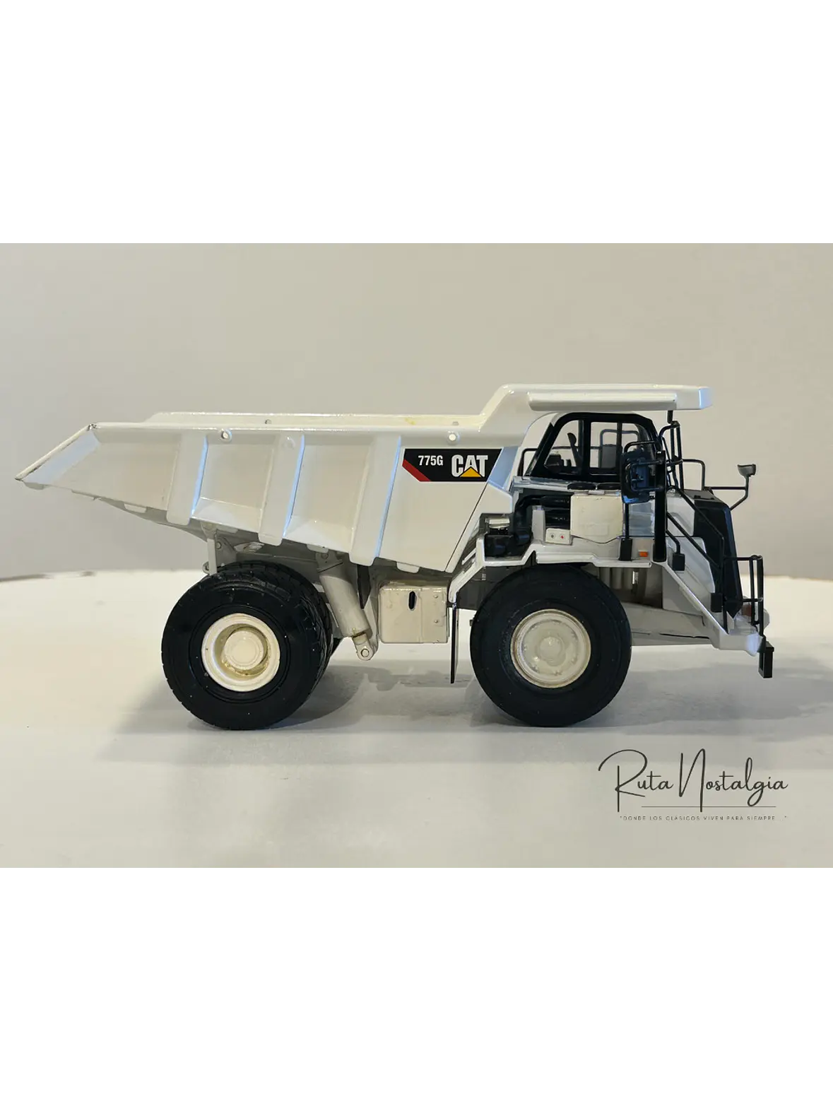 Camión Dumper - Highway truck CAT 775G | Norscot Edición Especial - 1:50 – Camión Minero a Escala Coleccionable (Sin caja original) 8