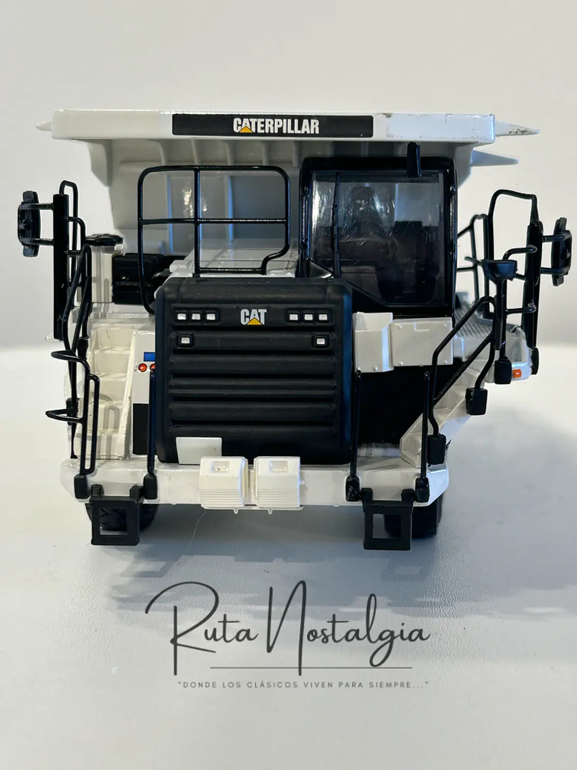 Camión Dumper - Highway truck CAT 775G | Norscot Edición Especial - 1:50 – Camión Minero a Escala Coleccionable (Sin caja original) 3
