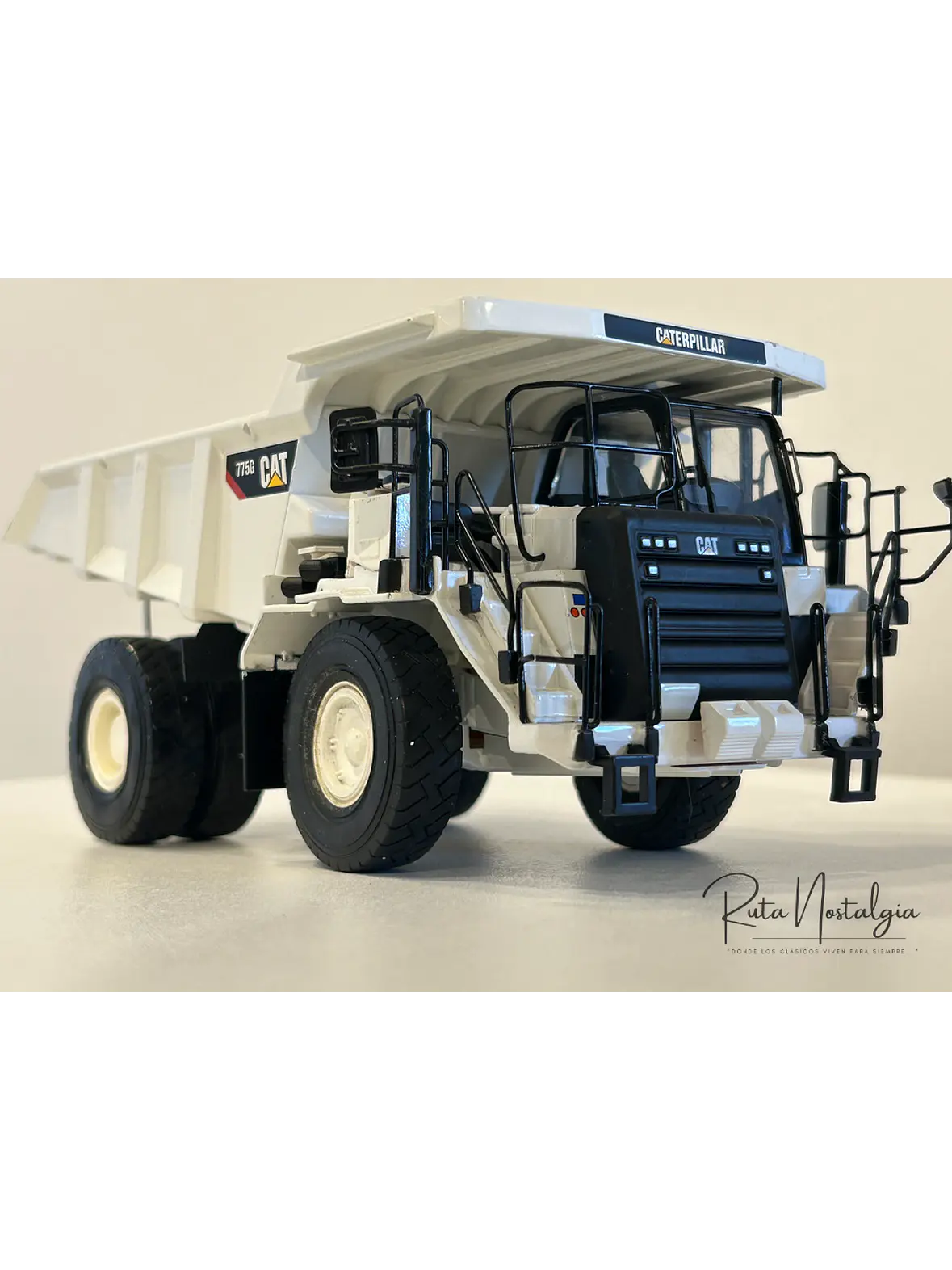 Camión Dumper - Highway truck CAT 775G | Norscot Edición Especial - 1:50 – Camión Minero a Escala Coleccionable (Sin caja original) 2