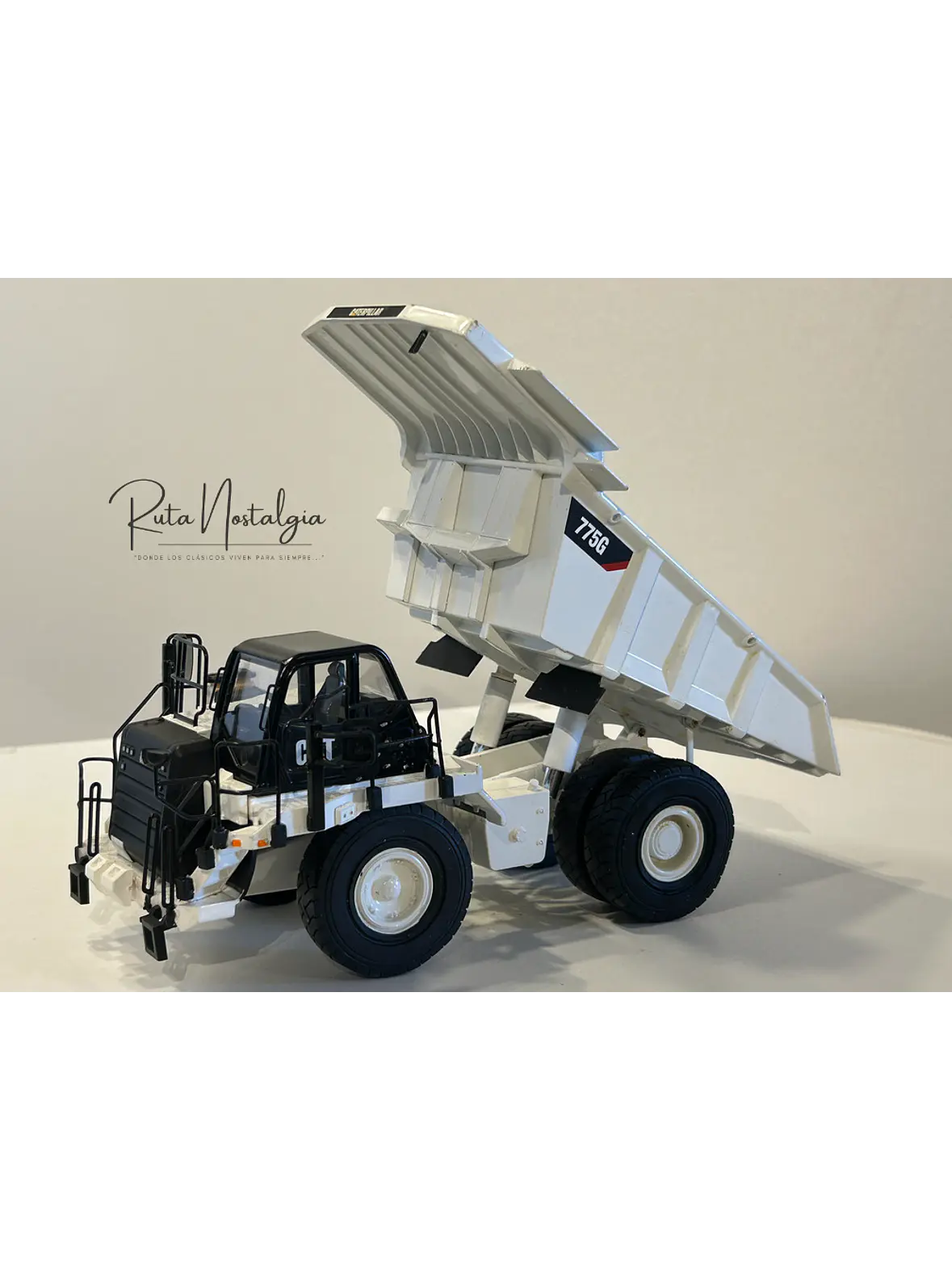 Camión Dumper - Highway truck CAT 775G | Norscot Edición Especial - 1:50 – Camión Minero a Escala Coleccionable (Sin caja original) 4