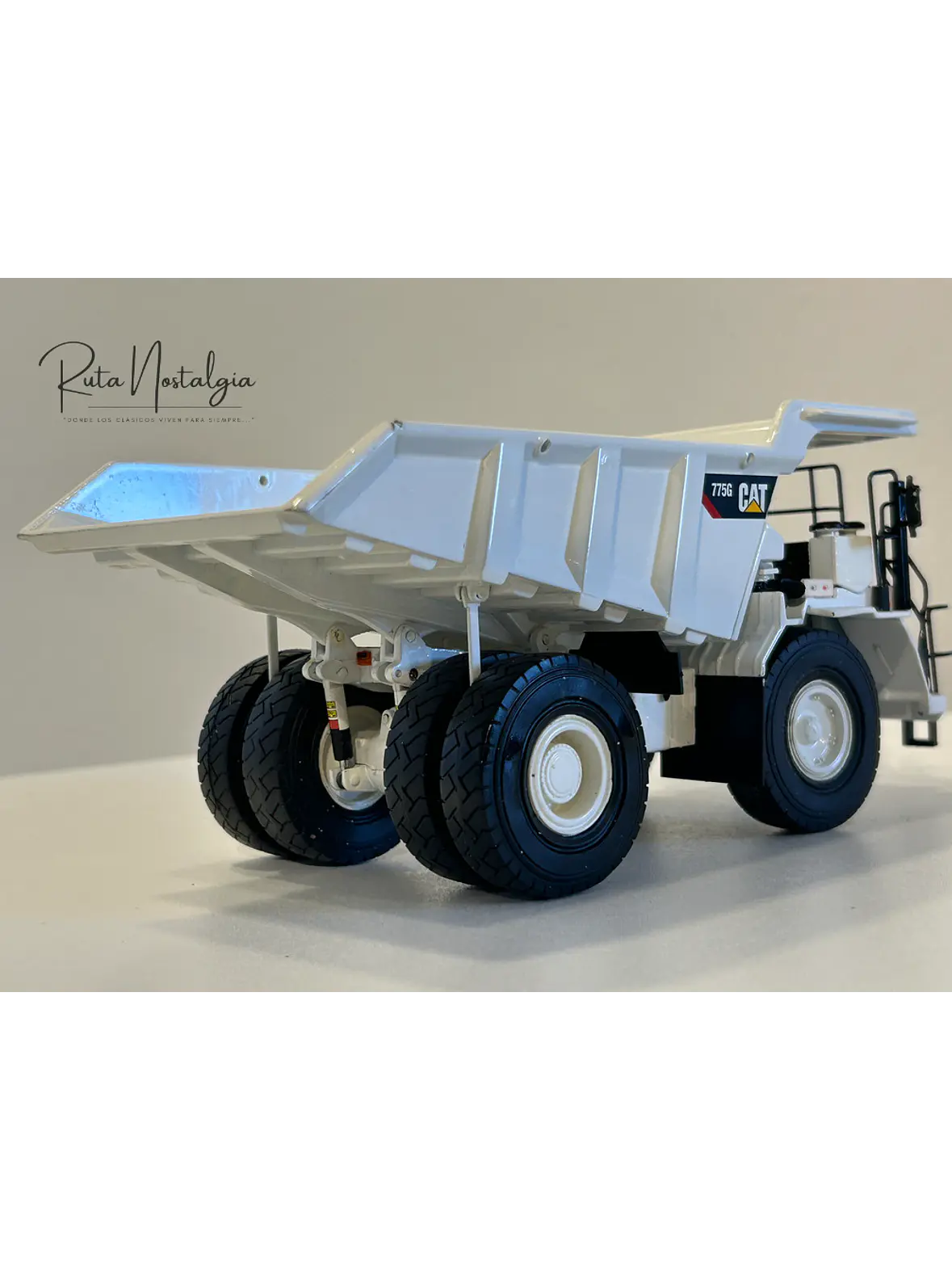 Camión Dumper - Highway truck CAT 775G | Norscot Edición Especial - 1:50 – Camión Minero a Escala Coleccionable (Sin caja original) 7
