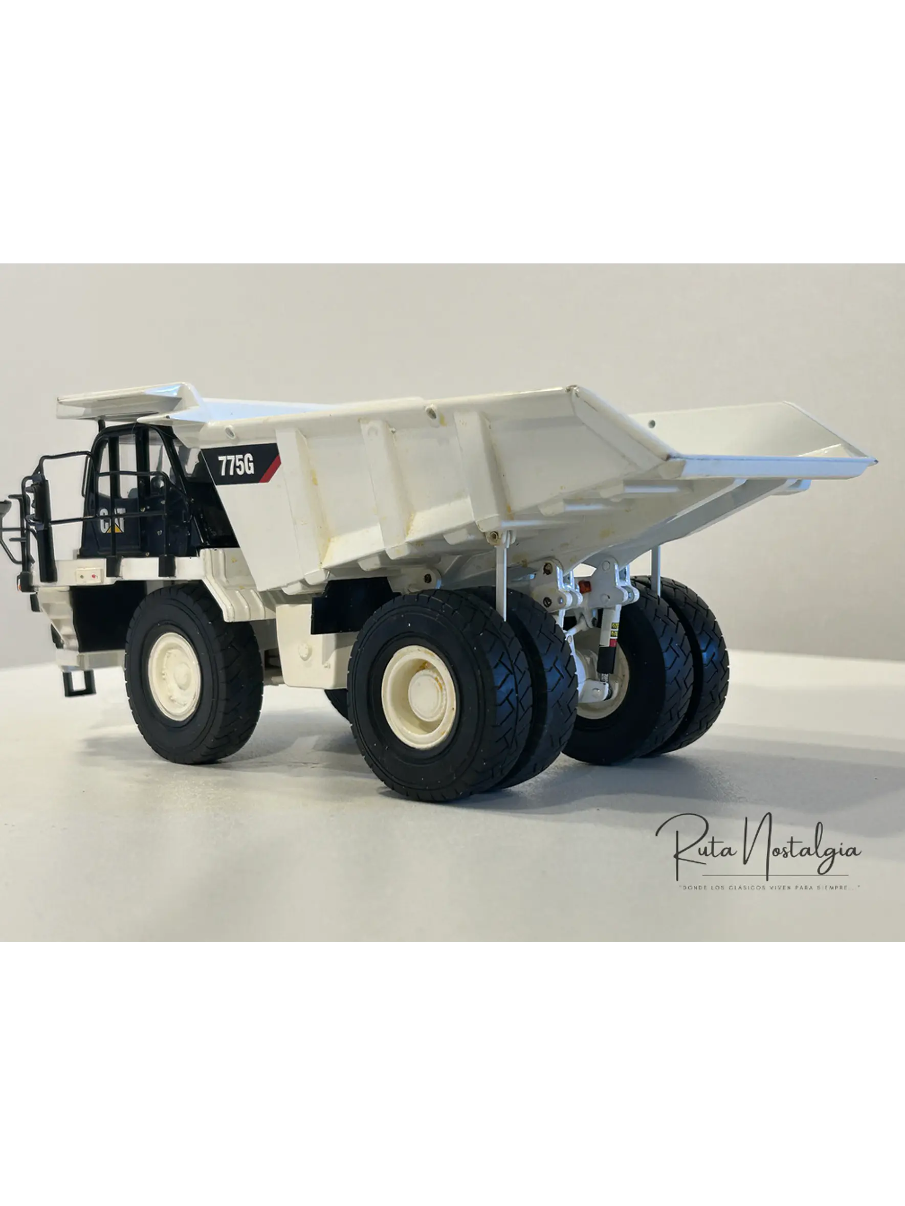 Camión Dumper - Highway truck CAT 775G | Norscot Edición Especial - 1:50 – Camión Minero a Escala Coleccionable (Sin caja original) 6