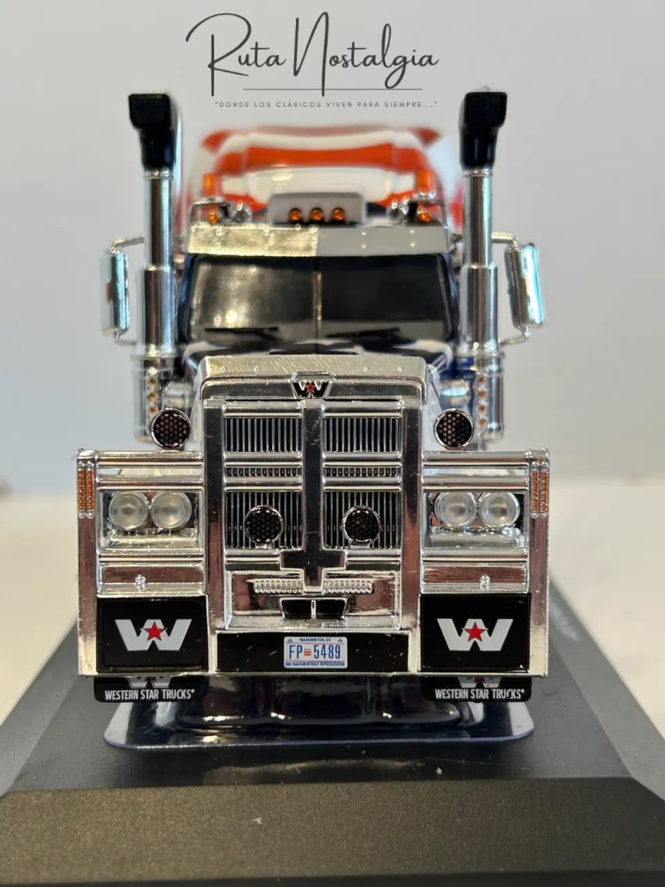 Camión Western Star 4900 “American Eagle” (2015) | IXO 1:43 2