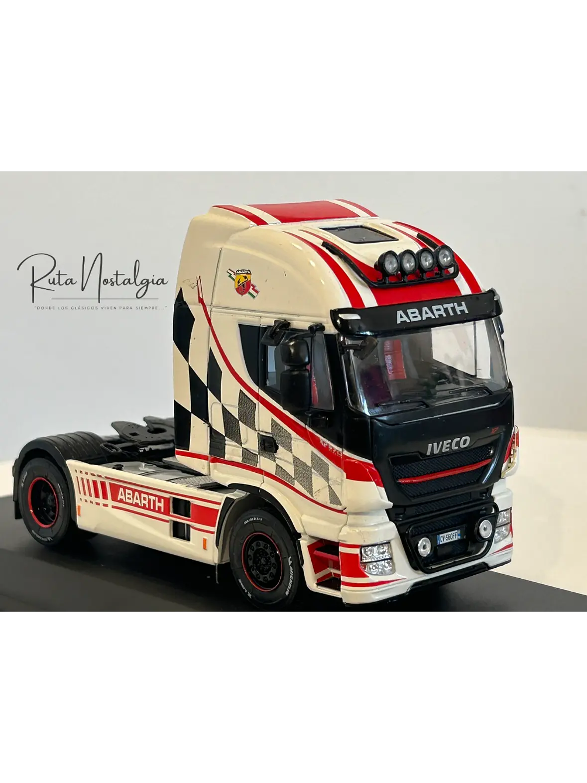 Iveco Stralis Hi-Way 2016 Abarth 1:43 Hachette – Camión tuning europeo de colección  3