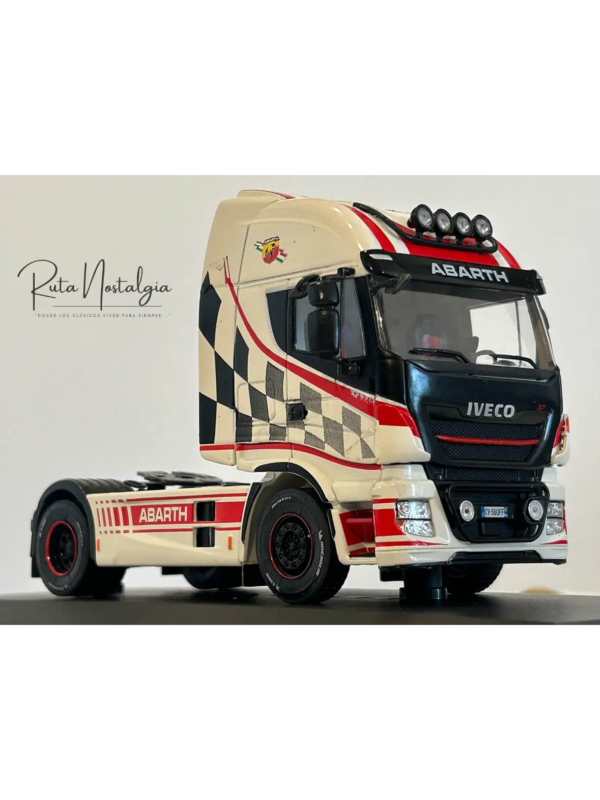 Iveco Stralis Hi-Way 2016 Abarth 1:43 Hachette – Camión tuning europeo de colección  9