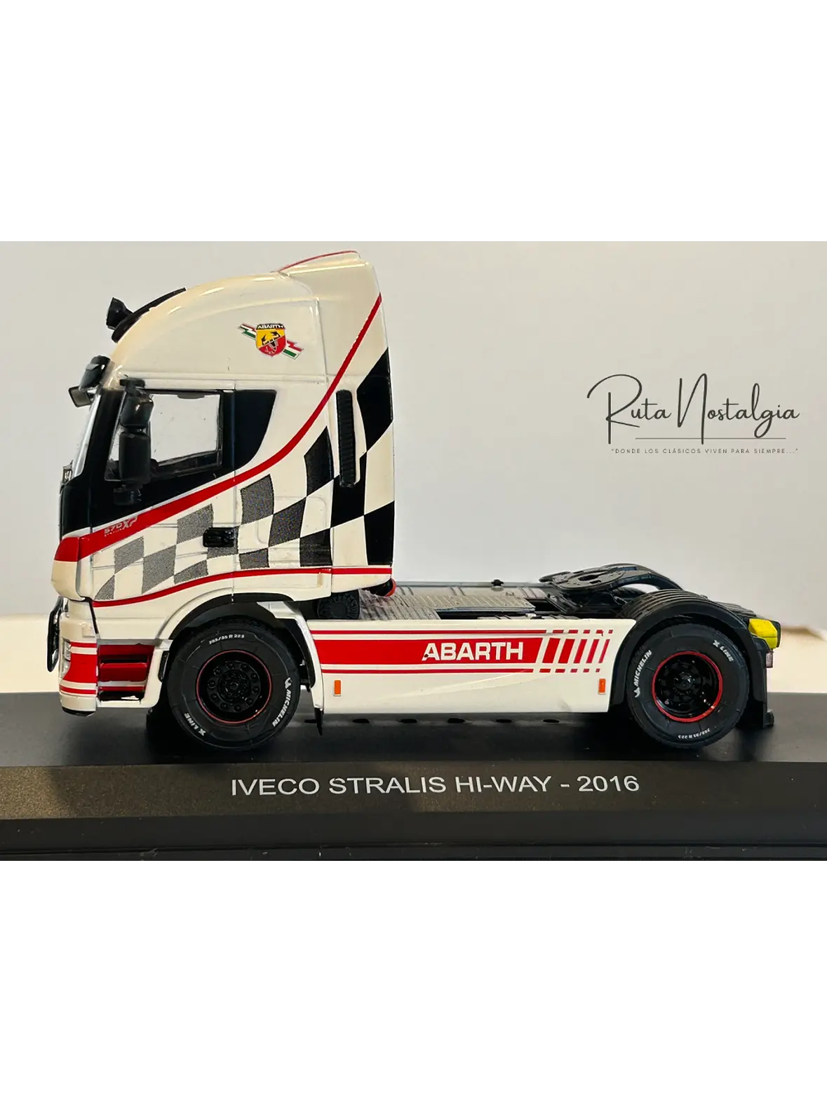 Iveco Stralis Hi-Way 2016 Abarth 1:43 Hachette – Camión tuning europeo de colección  8
