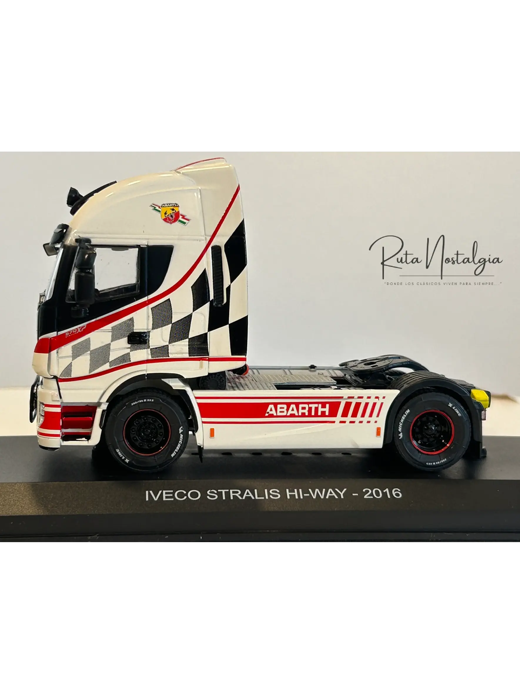 Iveco Stralis Hi-Way 2016 Abarth 1:43 Hachette – Camión tuning europeo de colección  8