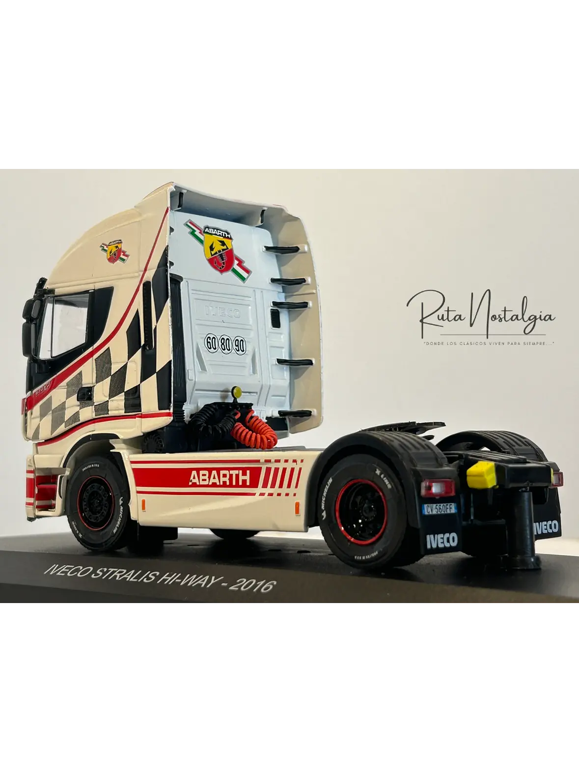 Iveco Stralis Hi-Way 2016 Abarth 1:43 Hachette – Camión tuning europeo de colección  7