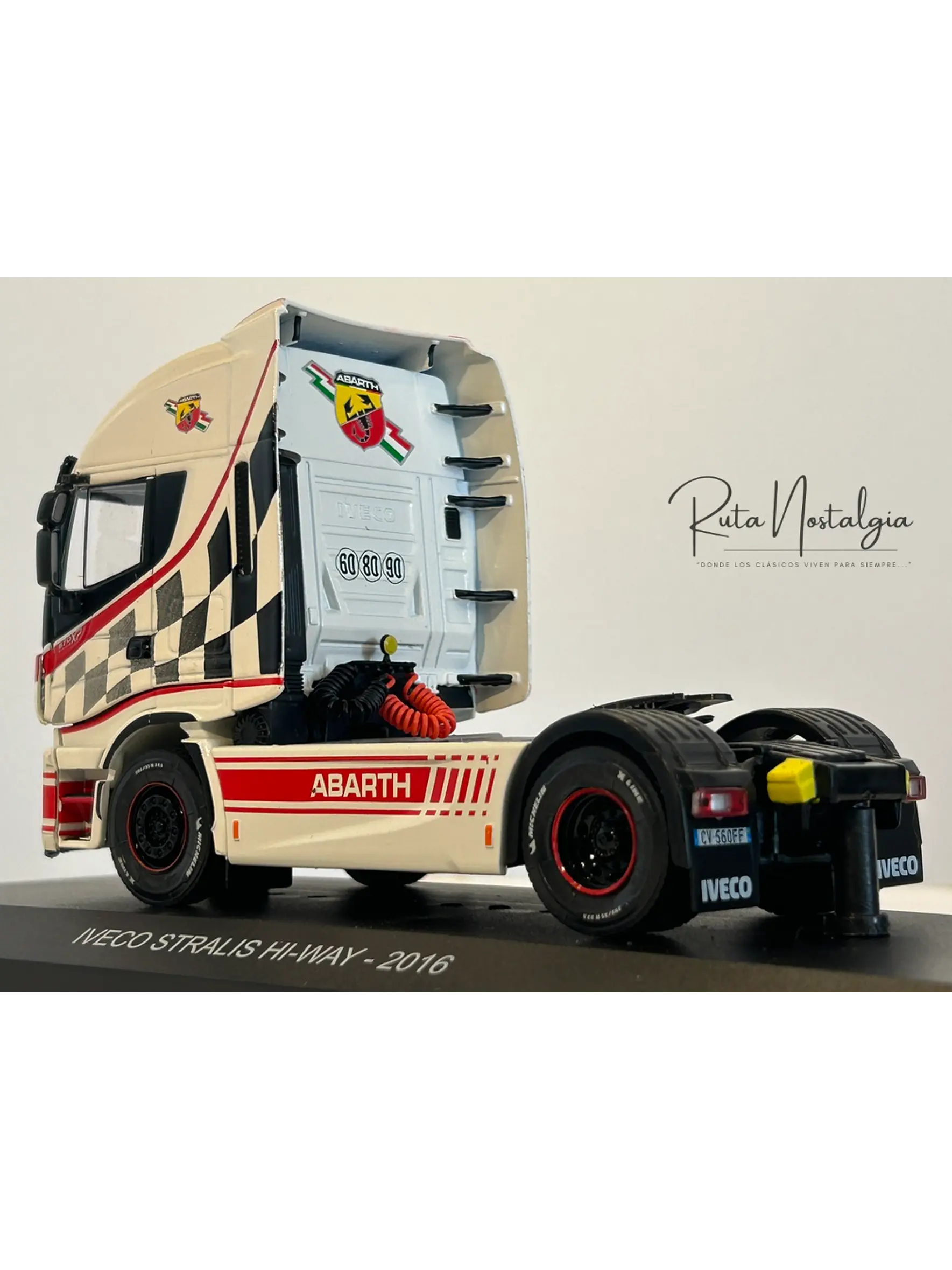 Iveco Stralis Hi-Way 2016 Abarth 1:43 Hachette – Camión tuning europeo de colección  7