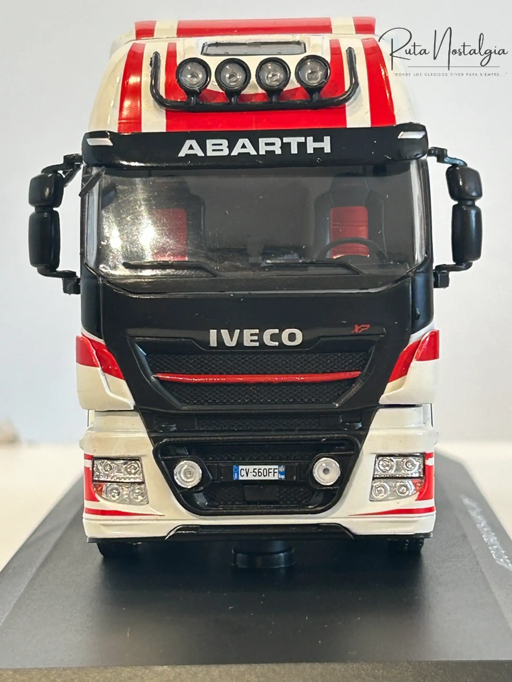 Iveco Stralis Hi-Way 2016 Abarth 1:43 Hachette – Camión tuning europeo de colección  2