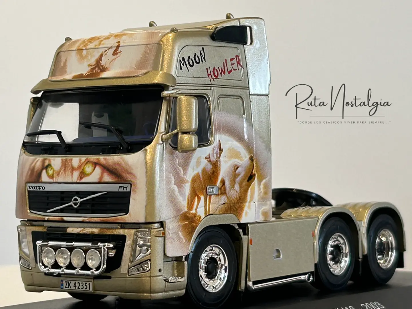 Camión Volvo FH16 “Moon Howler” (2003) | IXO 1:43 3