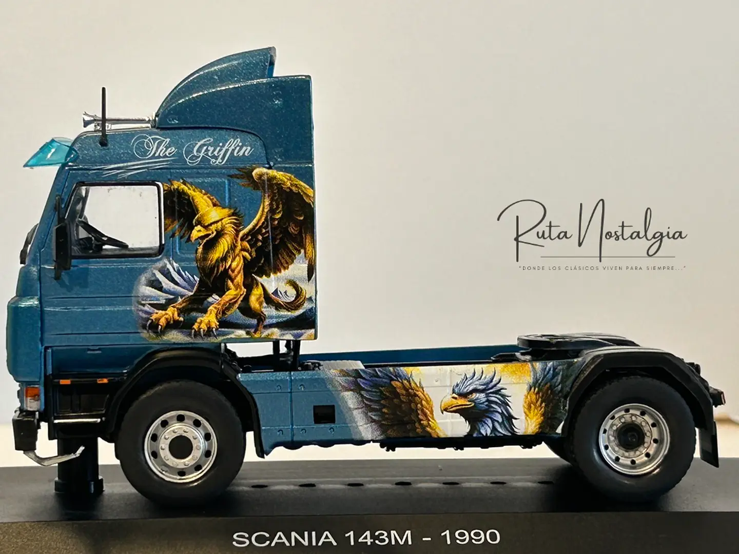 Camión Scania 143M “The Griffin” (1990) | IXO 1:43 4