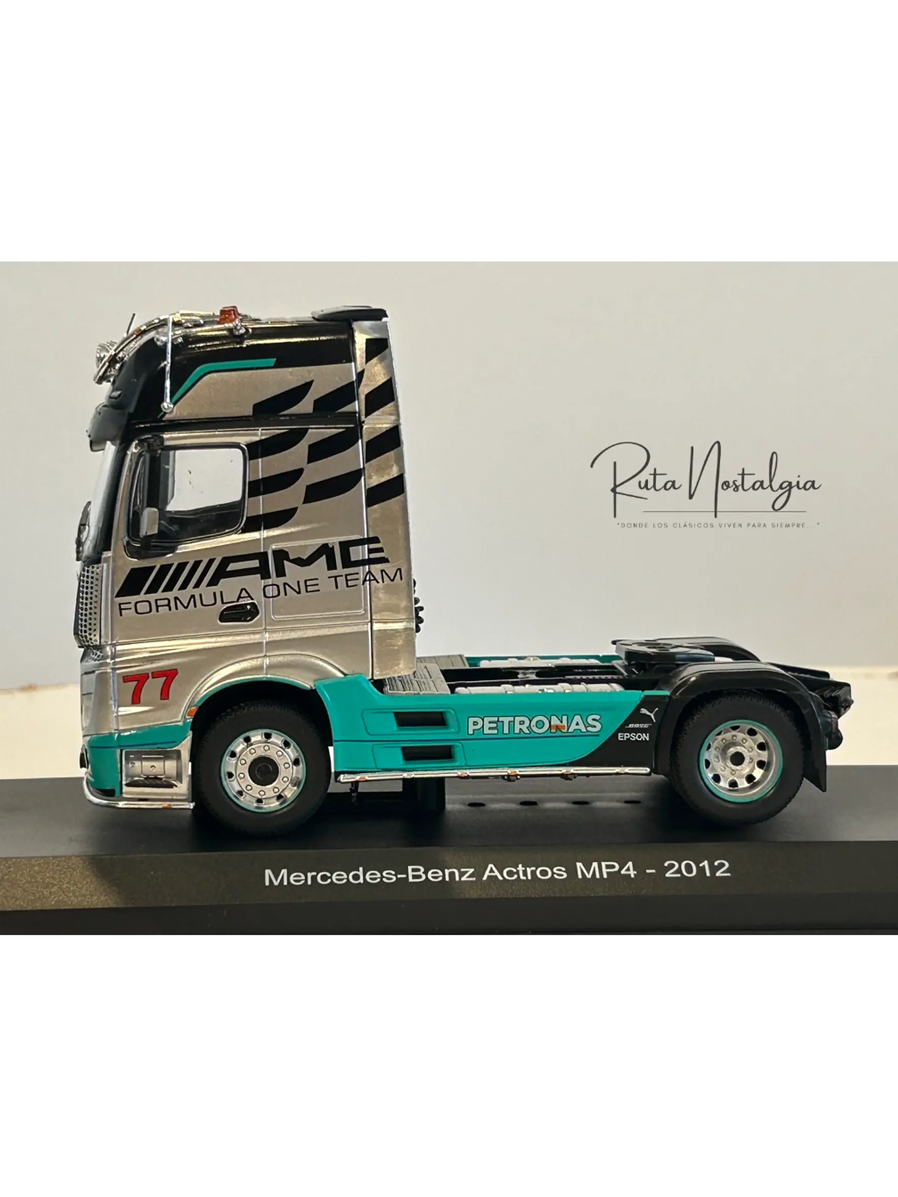 Camión Mercedes-Benz Actros MP4 2012 AMG Petronas F1 Team 1:43 Hachette – Colección tuning 4