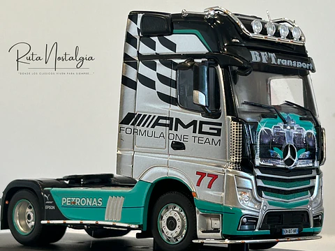 Camión Mercedes-Benz Actros MP4 2012 AMG Petronas F1 Team 1:43 Hachette – Colección tuning