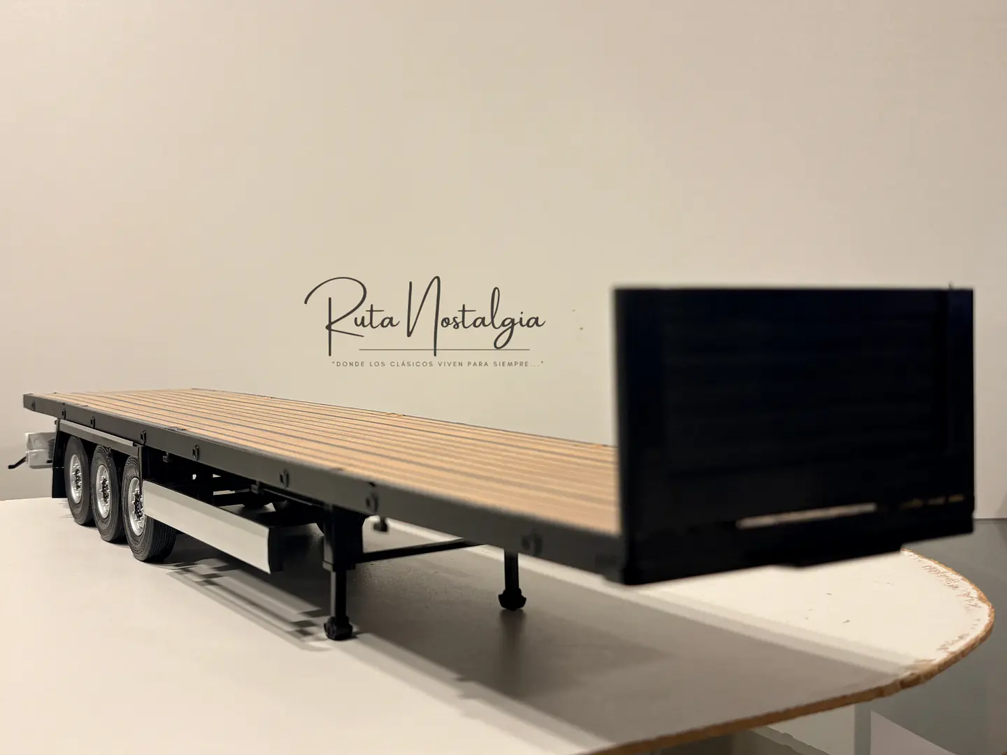 Camión Rampla Plataforma Plana (Flatbed) | Sólido 1:24 1