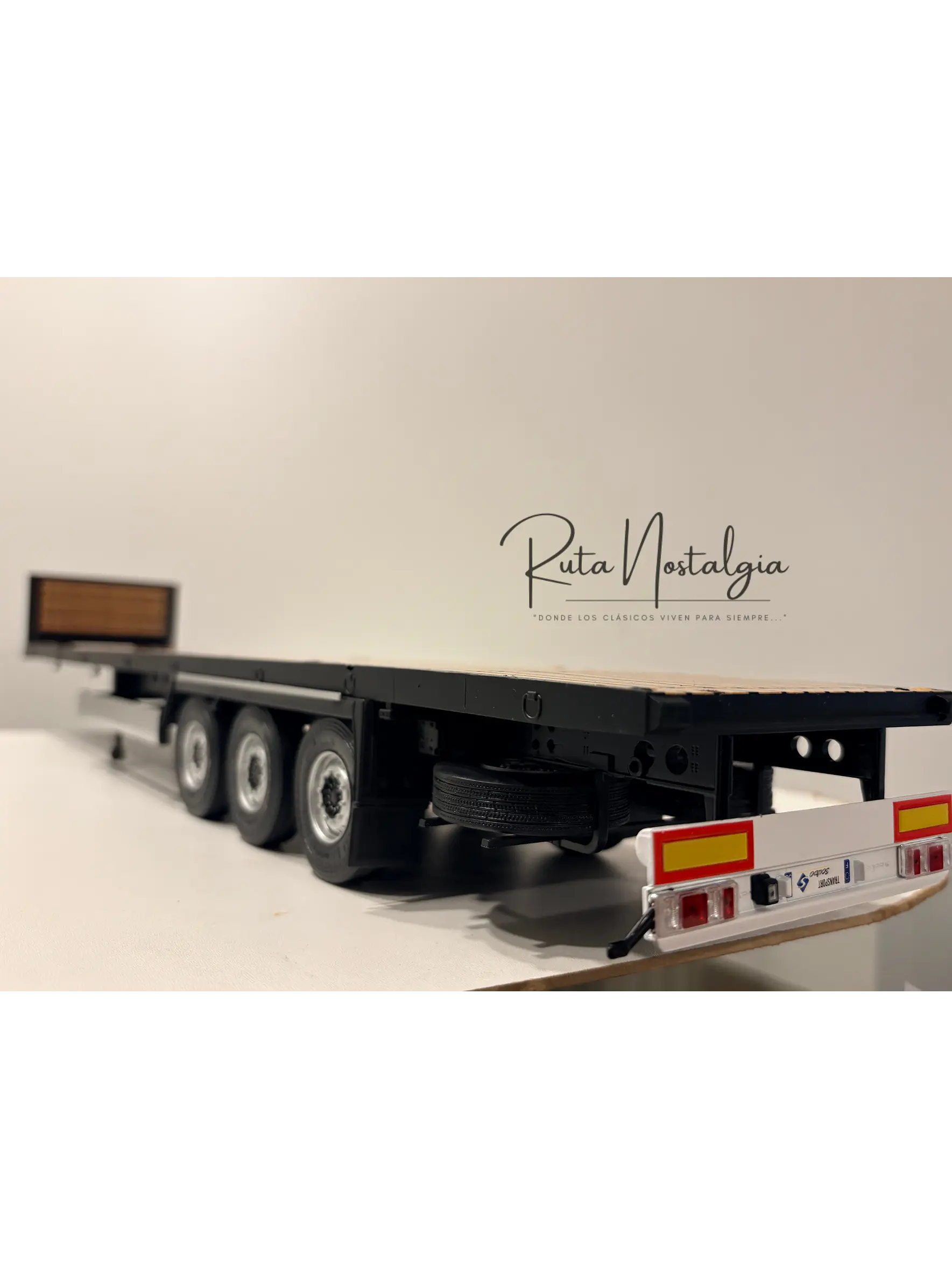 Rampla Plataforma Plana Solido 1:24 | Semirremolque Flatbed de Colección para Camiones en Chile 2