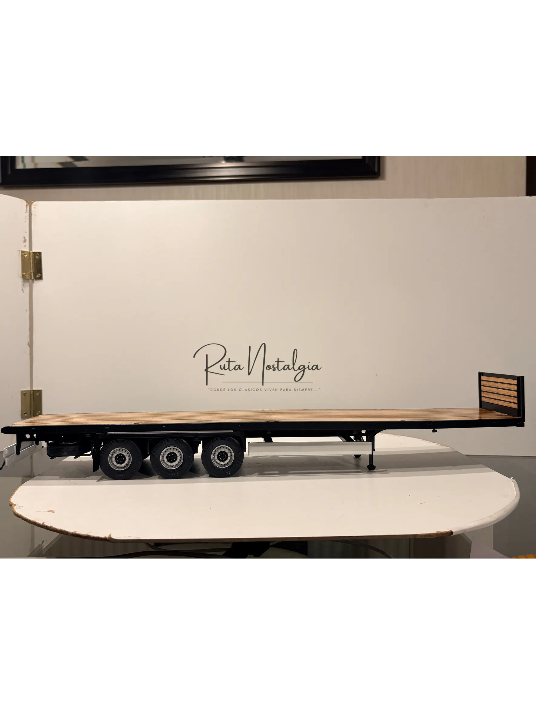 Rampla Plataforma Plana Solido 1:24 | Semirremolque Flatbed de Colección para Camiones en Chile 4