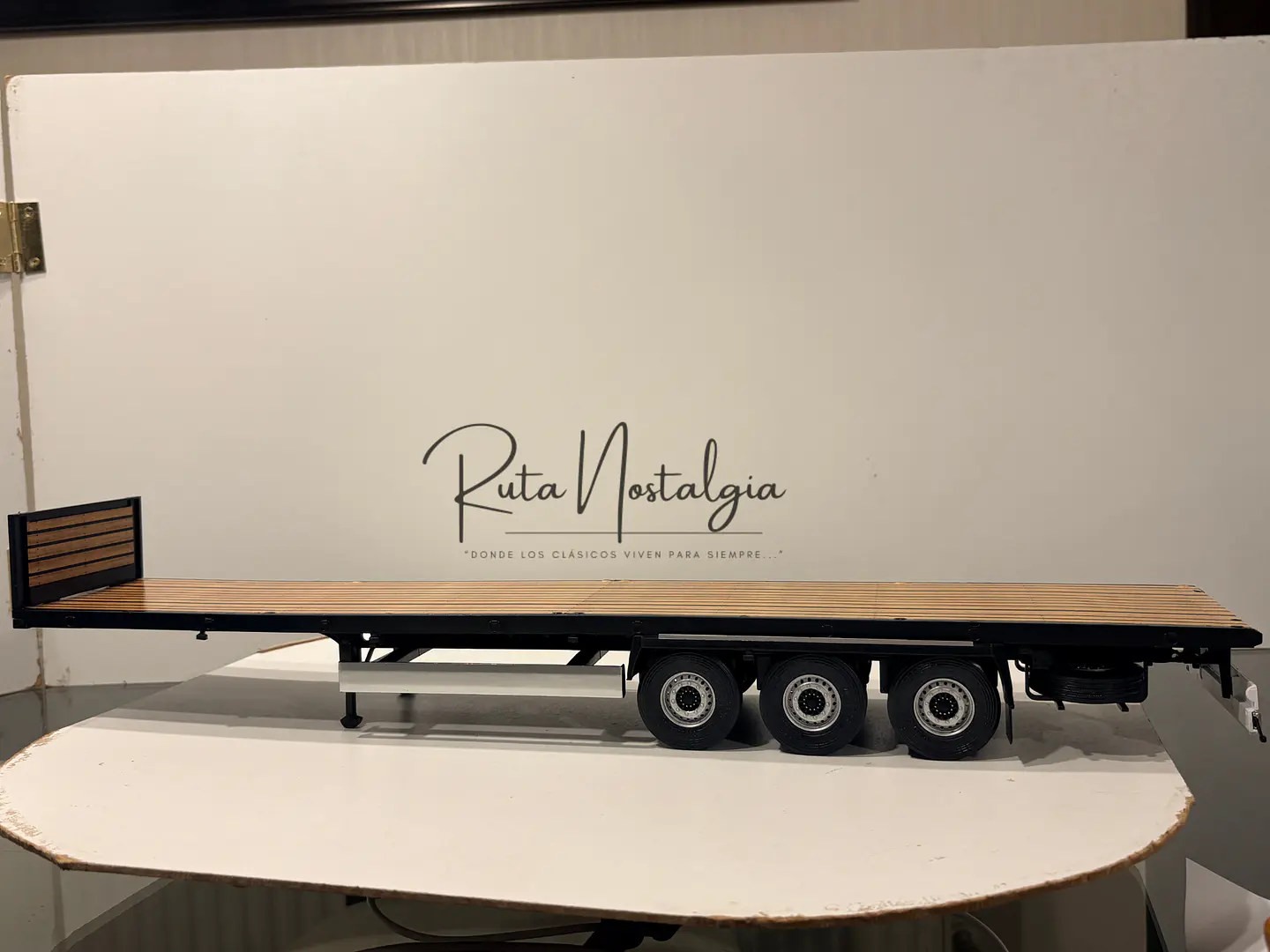 Camión Rampla Plataforma Plana (Flatbed) | Sólido 1:24 5