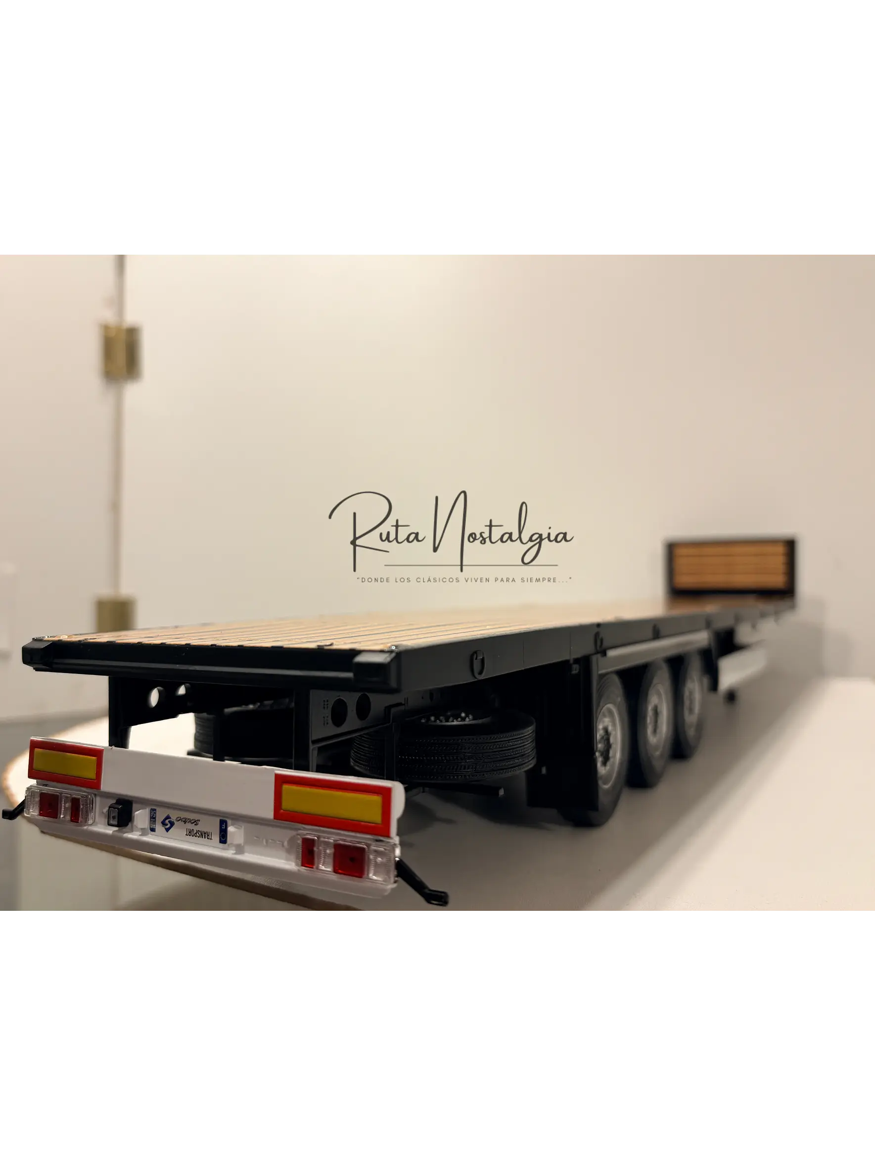 Rampla Plataforma Plana Solido 1:24 | Semirremolque Flatbed de Colección para Camiones en Chile 3