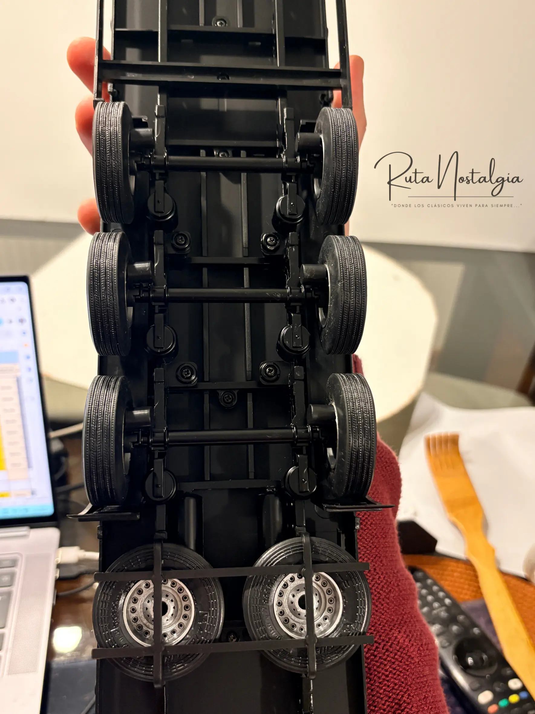 Rampla Plataforma Plana Solido 1:24 | Semirremolque Flatbed de Colección para Camiones en Chile 6