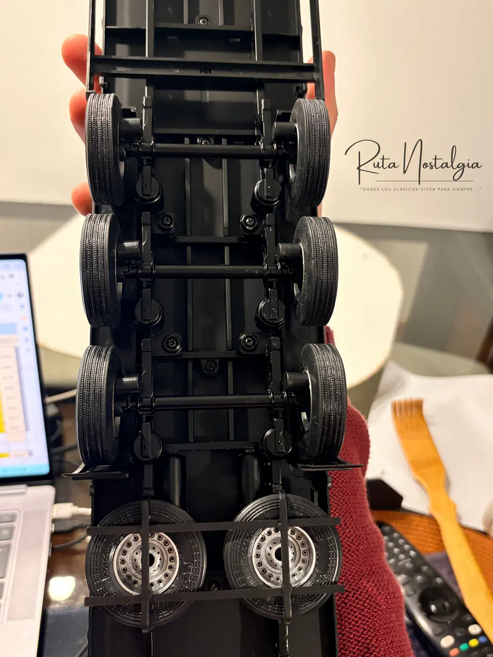 Camión Rampla Plataforma Plana (Flatbed) | Sólido 1:24 6
