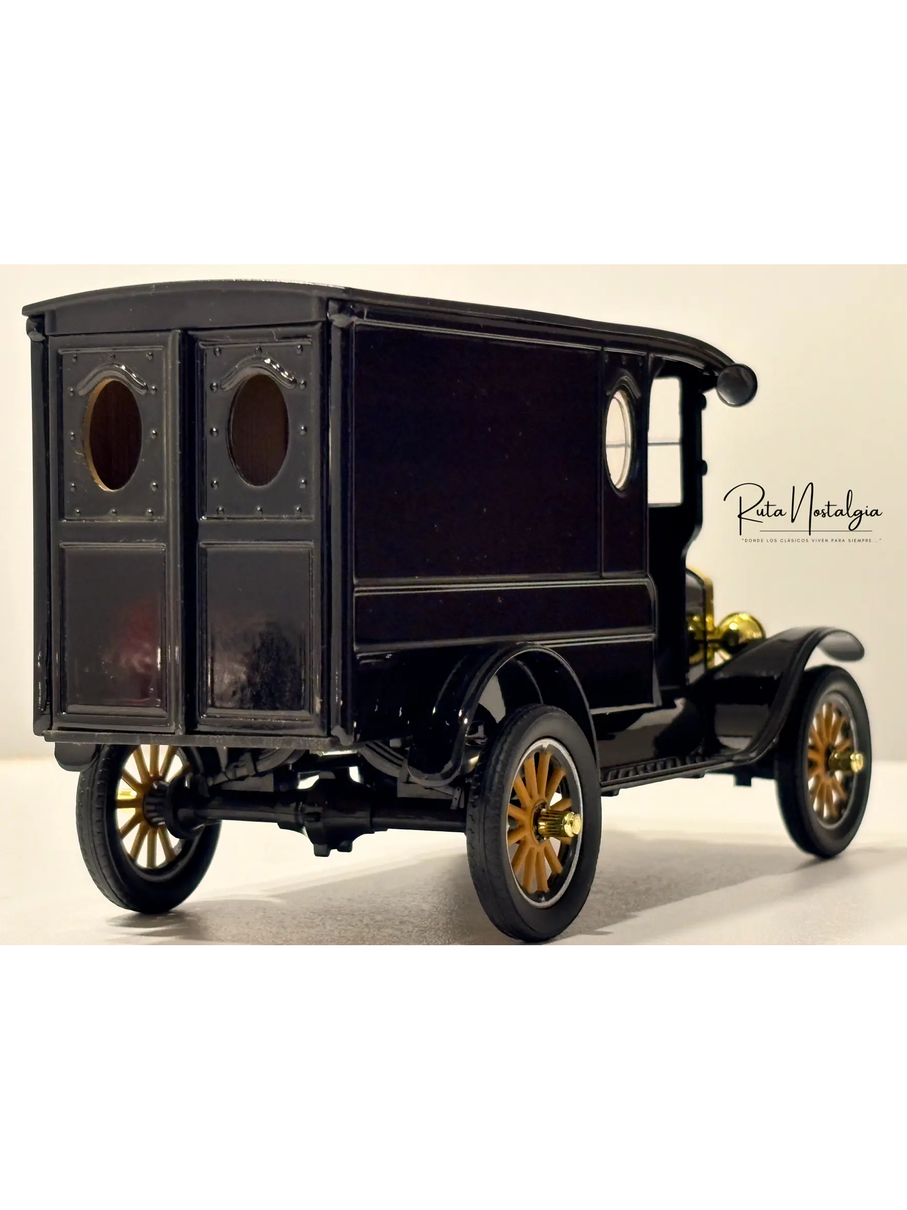 Ford Model T Paddy Wagon 1925 |  Motormax Platinum Collection 1:24 | Furgón Clásico Americano de Colección en Chile 8