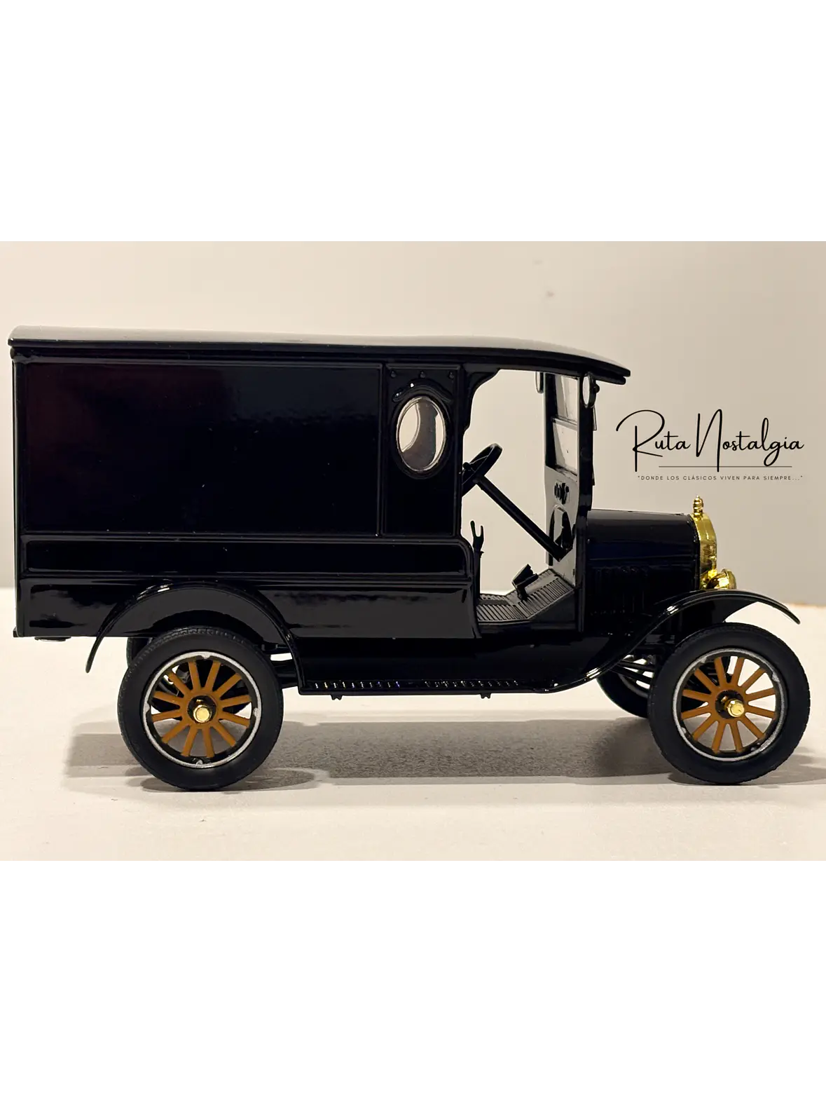 Ford Model T Paddy Wagon 1925 |  Motormax Platinum Collection 1:24 | Furgón Clásico Americano de Colección en Chile 9