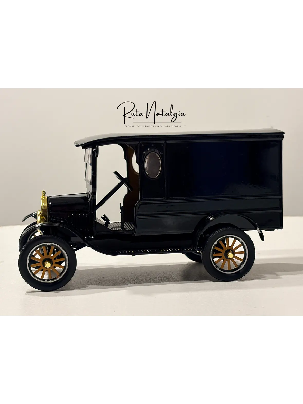 Ford Model T Paddy Wagon 1925 |  Motormax Platinum Collection 1:24 | Furgón Clásico Americano de Colección en Chile 5