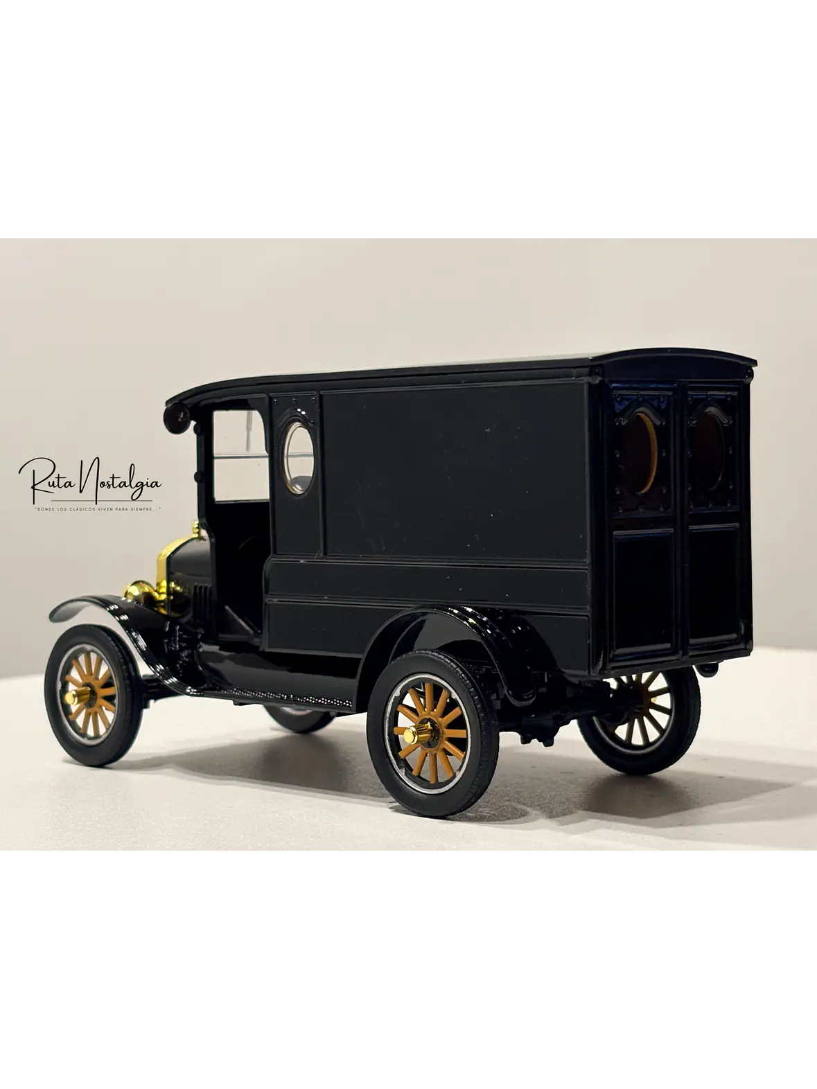 Ford Model T Paddy Wagon 1925 |  Motormax Platinum Collection 1:24 | Furgón Clásico Americano de Colección en Chile 6