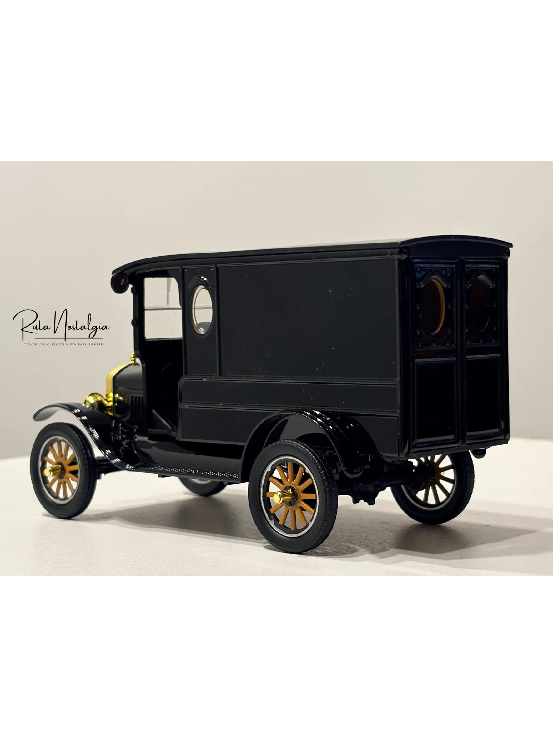 Ford Model T Paddy Wagon 1925 |  Motormax Platinum Collection 1:24 | Furgón Clásico Americano de Colección en Chile 6