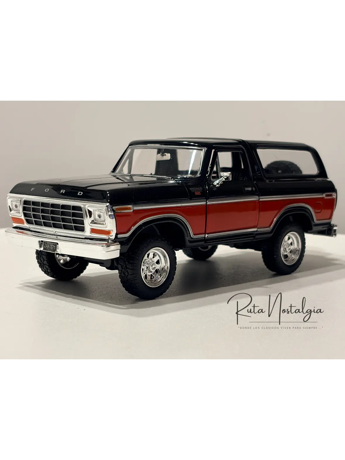 Ford Bronco Ranger XLT 1978 Motormax 1:24 Negro/Rojo | 4x4 Clásico Americano de Colección en Chile 1