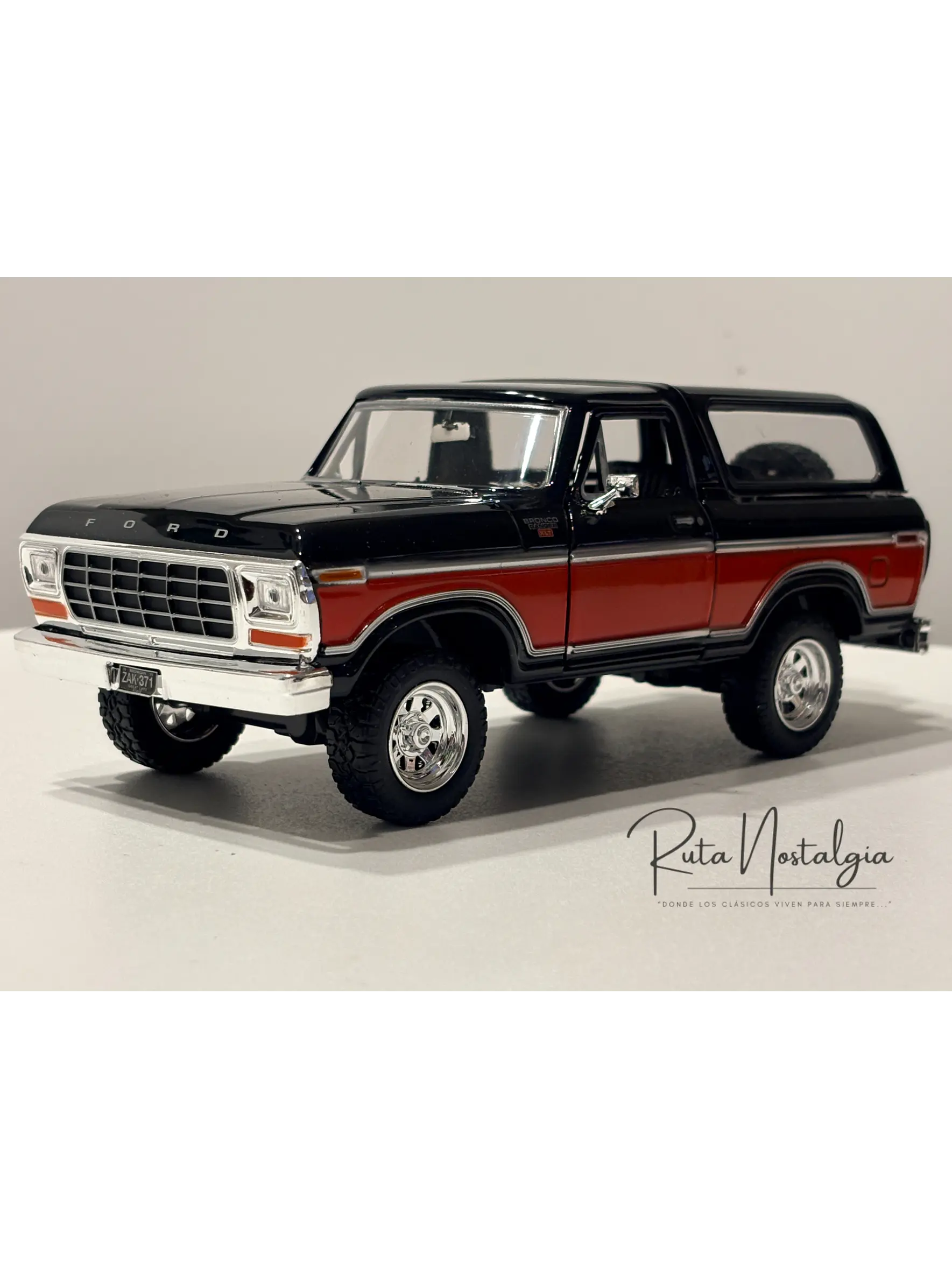 Ford Bronco Ranger XLT 1978 Motormax 1:24 Negro/Rojo | 4x4 Clásico Americano de Colección en Chile 1