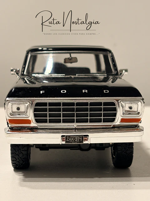 Camioneta Ford Bronco Ranger XLT 1978 Motormax 1:24