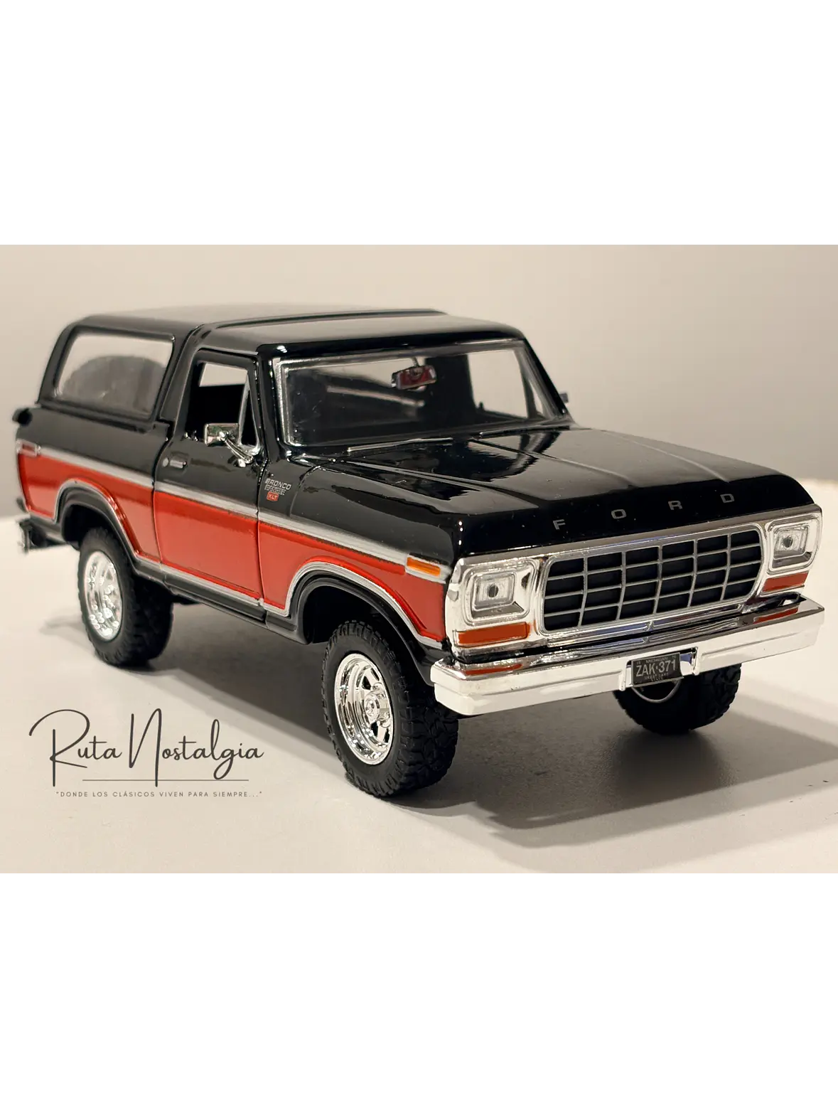 Ford Bronco Ranger XLT 1978 Motormax 1:24 Negro/Rojo | 4x4 Clásico Americano de Colección en Chile 8