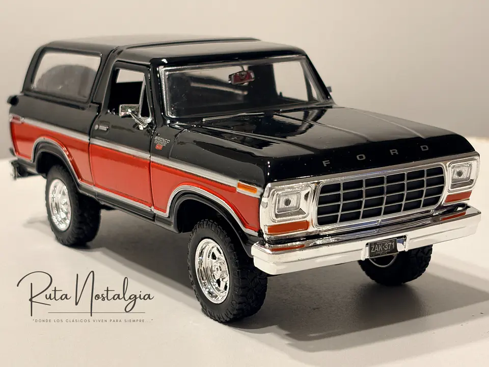 Ford Bronco Ranger XLT 1978 Motormax 1:24 Negro/Rojo | 4x4 Clásico Americano de Colección en Chile 8