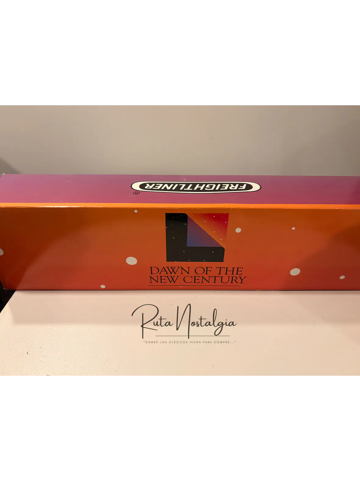 Freightliner Century Class S/T con Semirremolque NZG 416 1:43 | Camión Americano de Colección en Chile 8