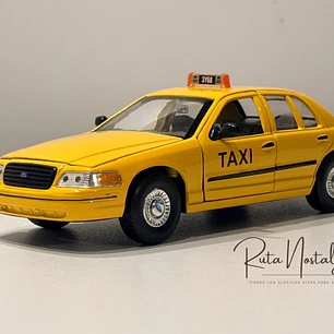 Ford Crown Victoria New York Taxi 1999 Welly 1:24 | Taxi Clásico Americano de Colección en Chile