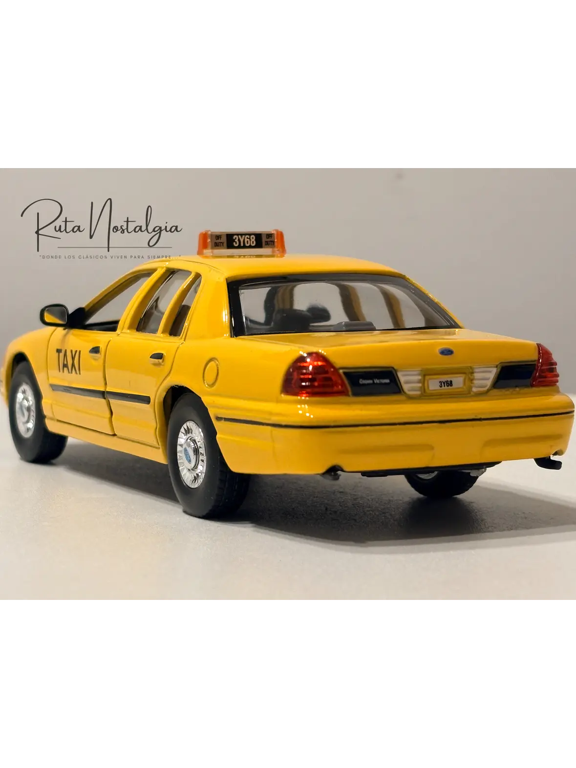 Ford Crown Victoria New York Taxi 1999 Welly 1:24 | Taxi Clásico Americano de Colección en Chile 7