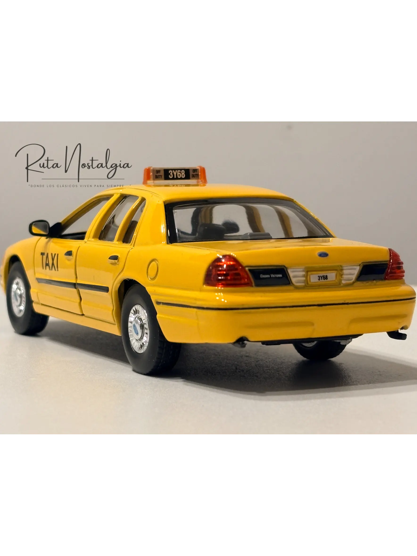Ford Crown Victoria New York Taxi 1999 Welly 1:24 | Taxi Clásico Americano de Colección en Chile 7
