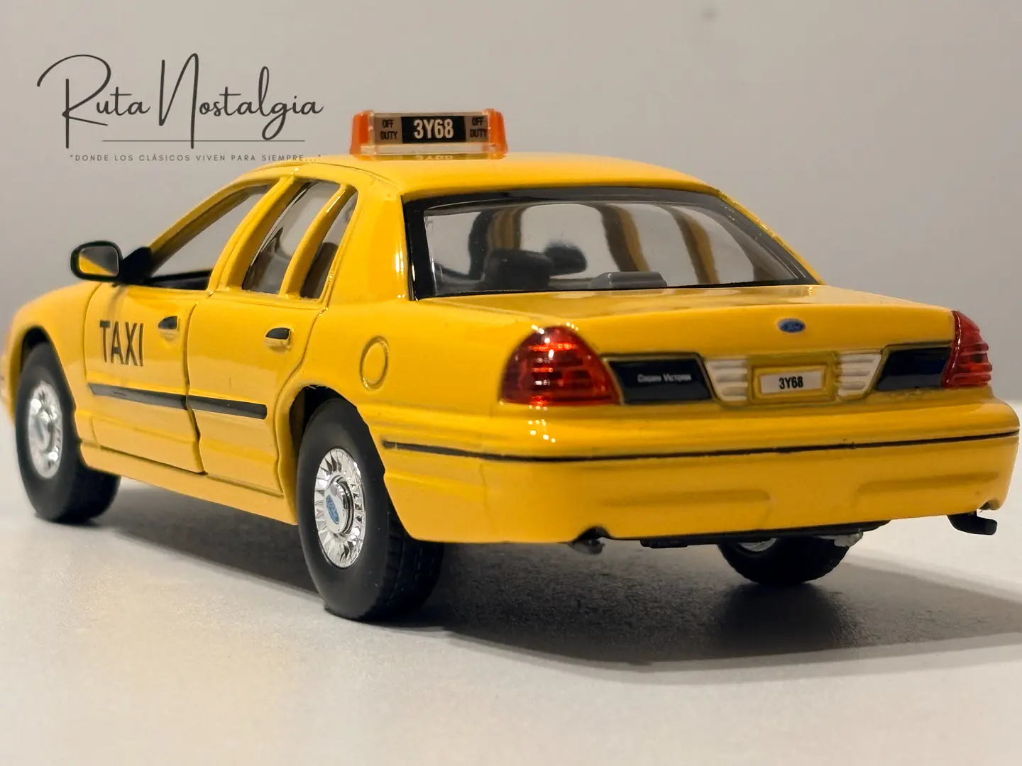 Ford Crown Victoria 