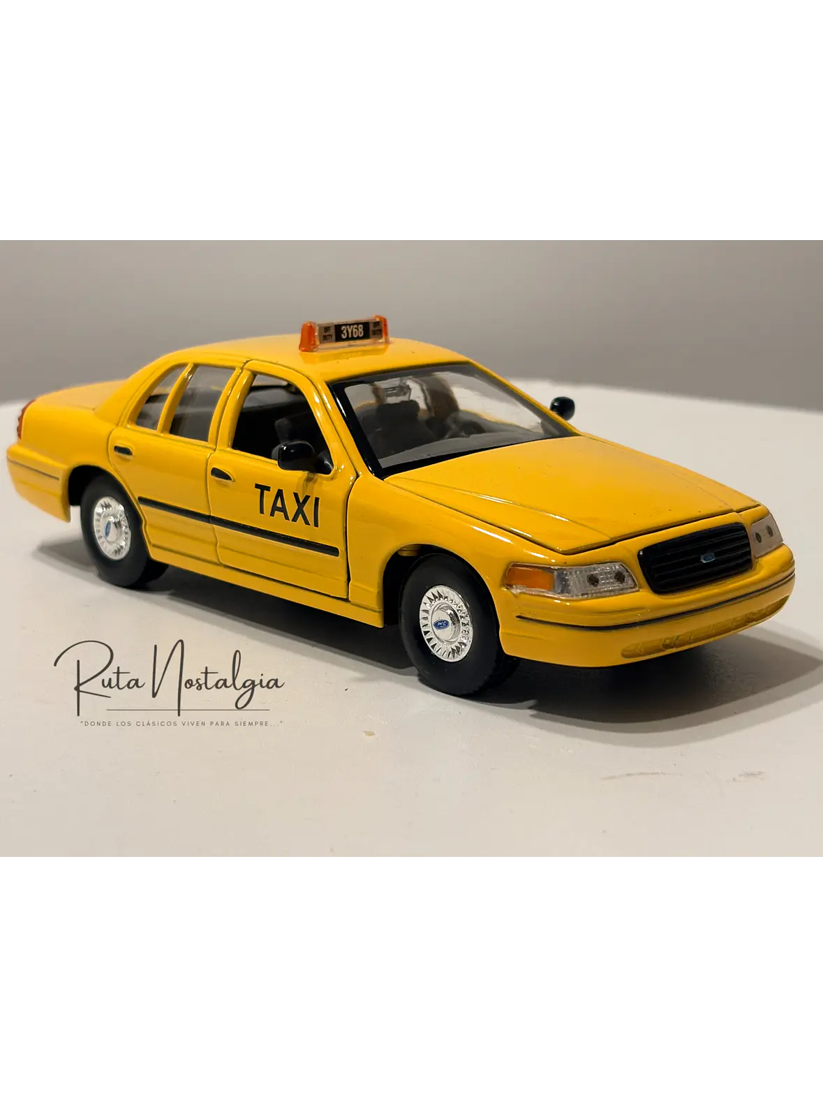 Ford Crown Victoria New York Taxi 1999 Welly 1:24 | Taxi Clásico Americano de Colección en Chile 4