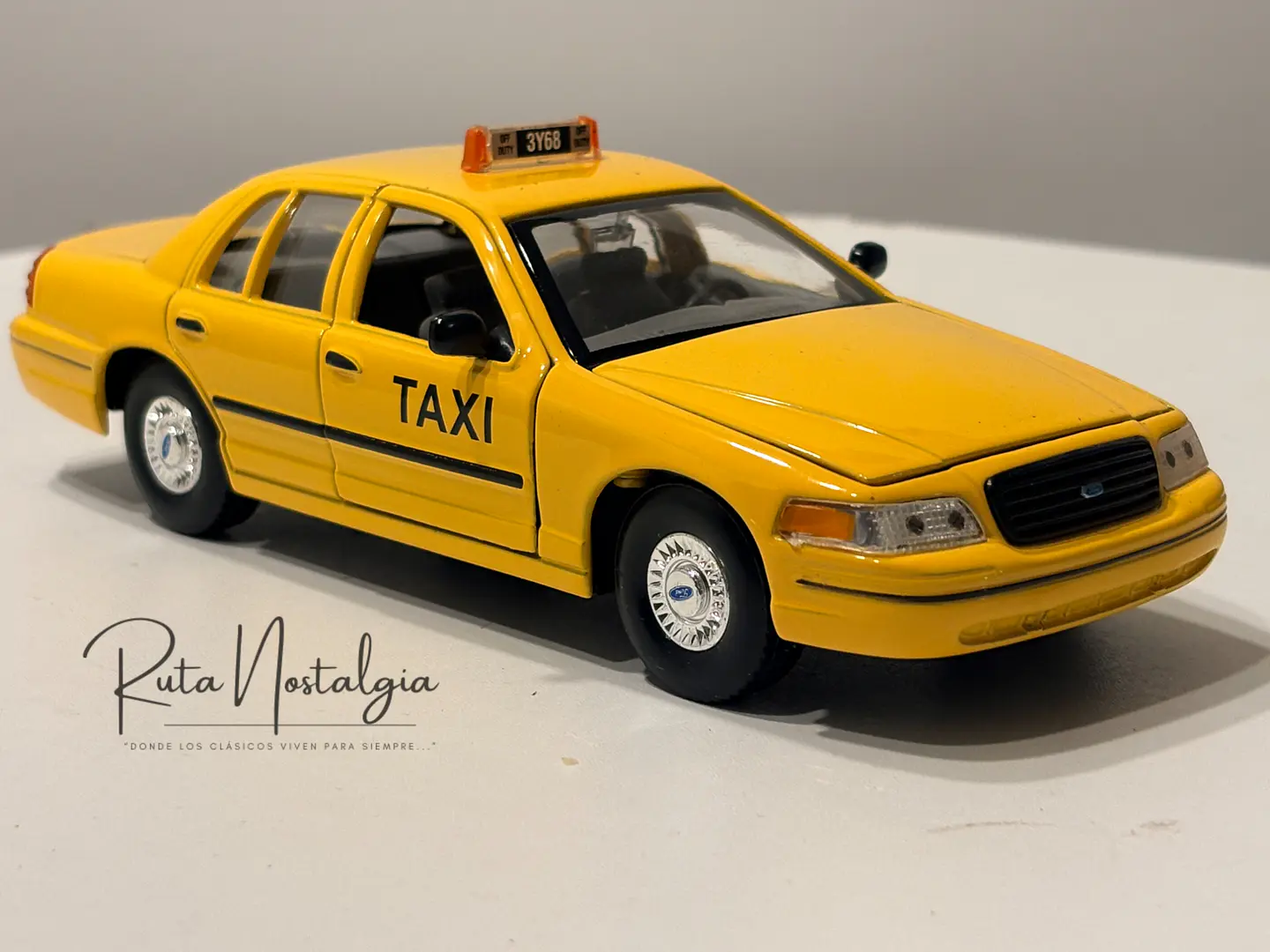 Ford Crown Victoria 
