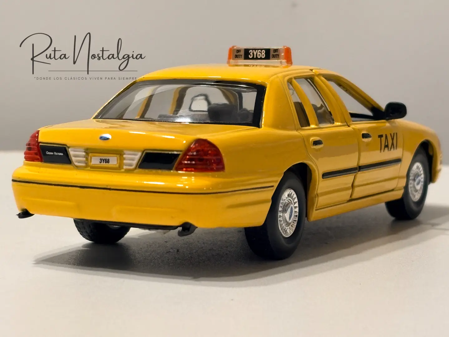 Ford Crown Victoria 
