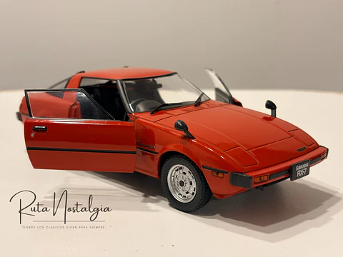 Auto Mazda RX-7 RHD 1980 | WhiteBox 1:24 | Deportivo Japonés Clásico - Modelo sin caja