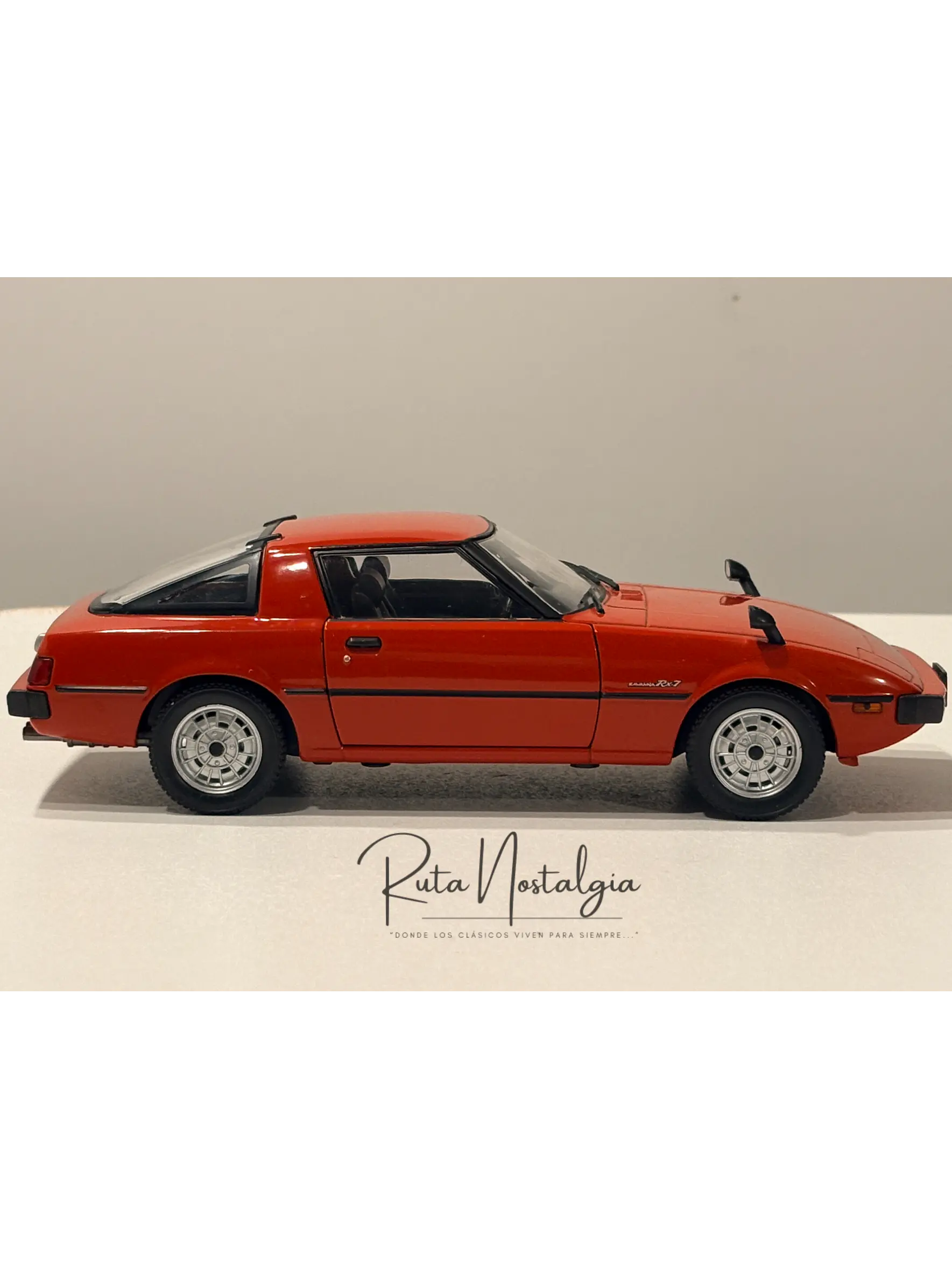 Auto Mazda RX-7 RHD 1980 Rojo WhiteBox 1:24 | Deportivo Japonés Clásico de Colección - Modelo sin caja 8
