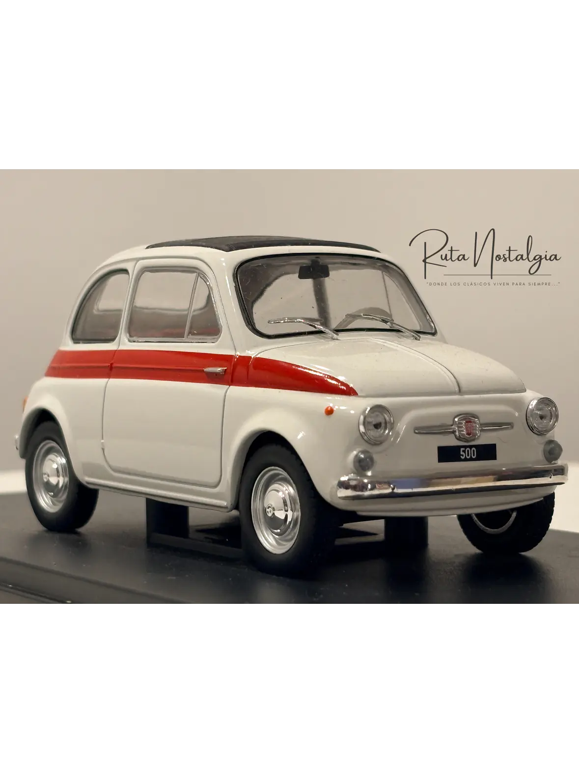 Fiat 500 1960 White/Red WhiteBox 1:24 | Auto Italiano Clásico de Colección - Modelo sin caja 1