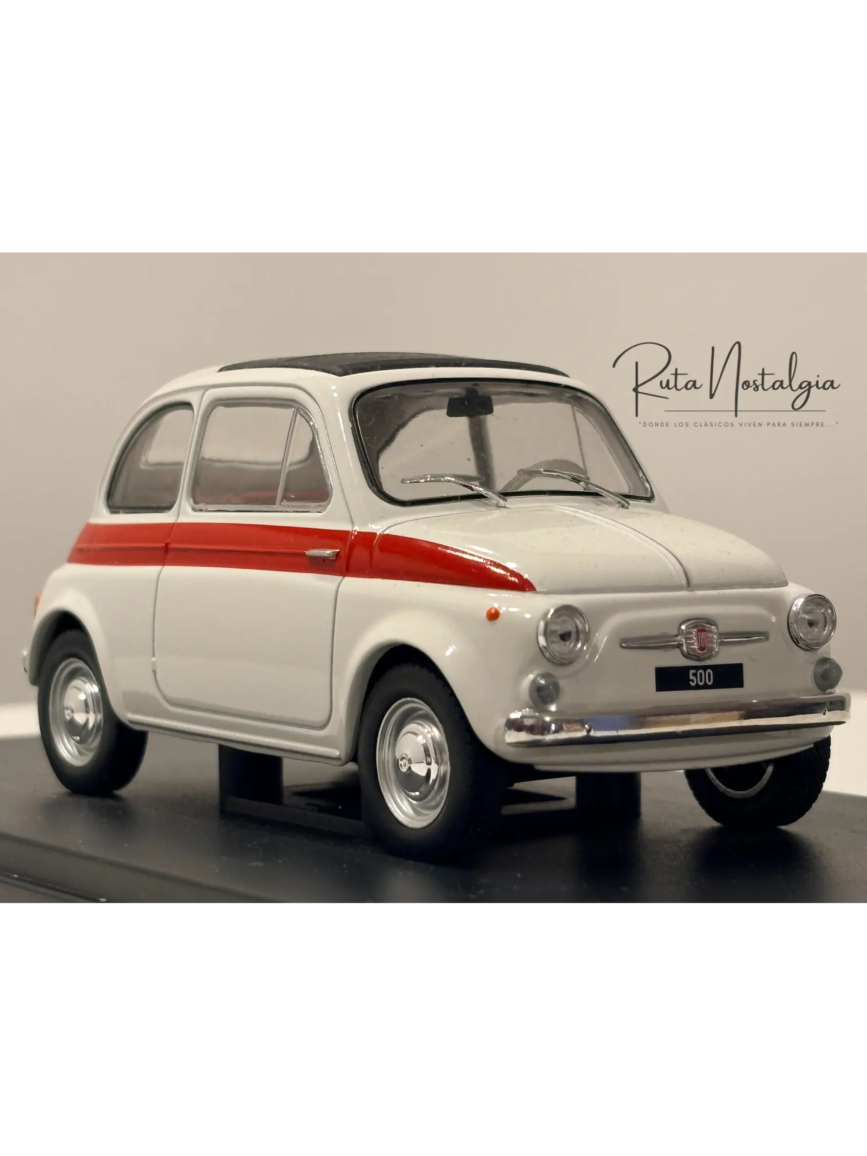 Fiat 500 1960 White/Red WhiteBox 1:24 | Auto Italiano Clásico de Colección - Modelo sin caja 1