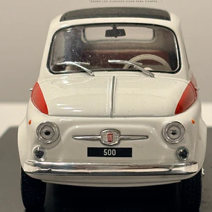 Fiat 500 1960 White/Red WhiteBox 1:24 | Auto Italiano Clásico de Colección - Modelo sin caja
