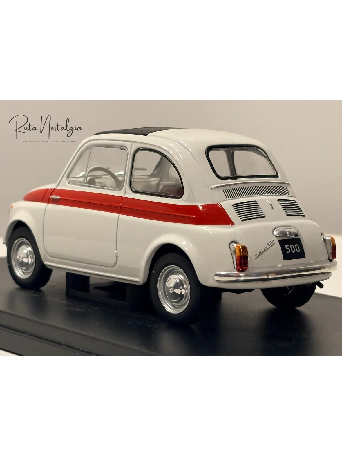 Fiat 500 1960 White/Red WhiteBox 1:24 | Auto Italiano Clásico de Colección - Modelo sin caja 5