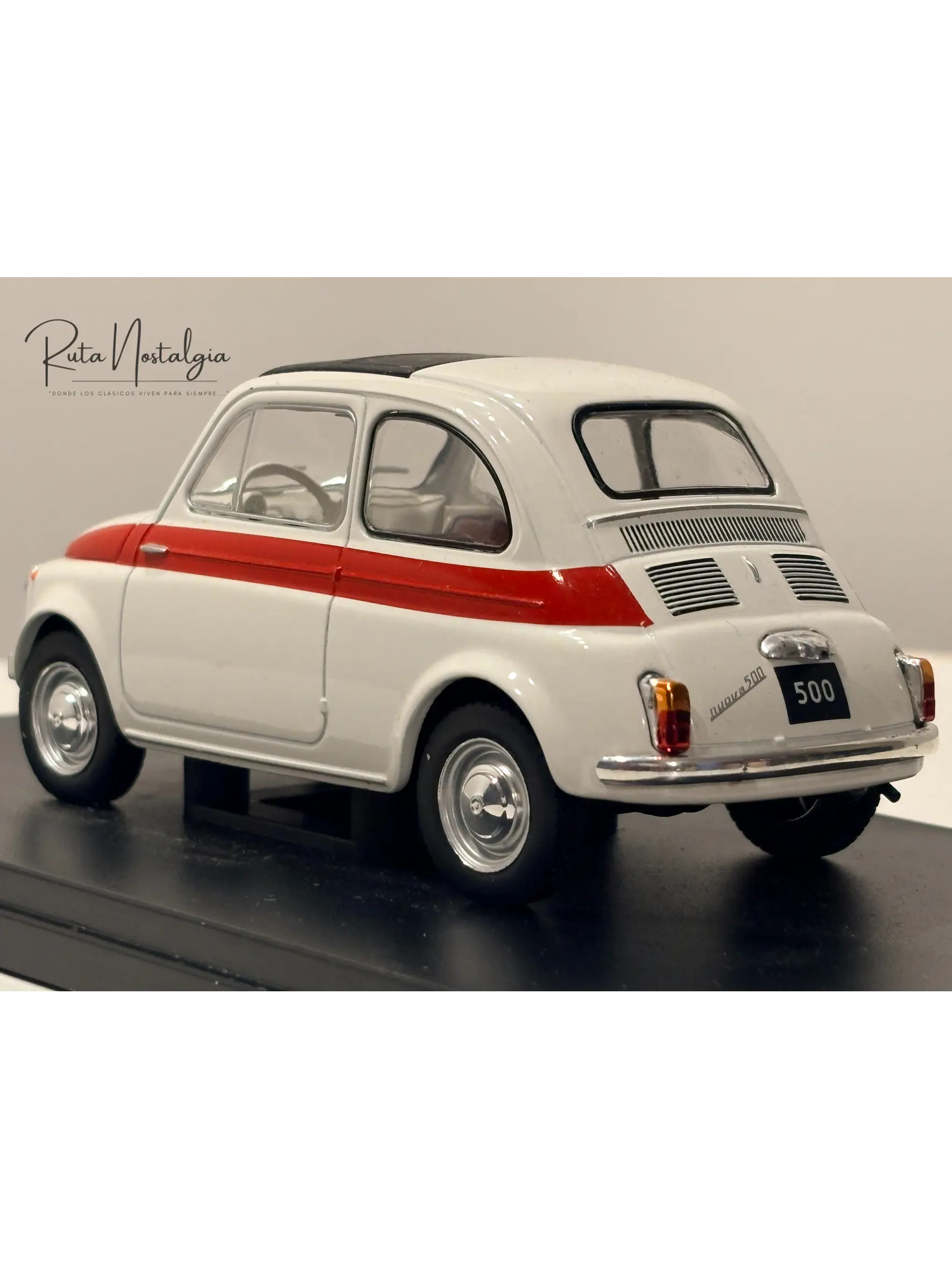 Fiat 500 1960 White/Red WhiteBox 1:24 | Auto Italiano Clásico de Colección - Modelo sin caja 5
